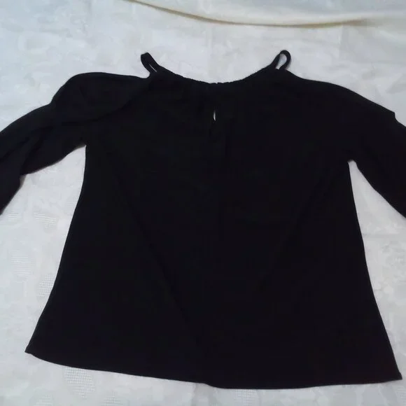 Open shoulder elegant shirt - Picture 2 of 3